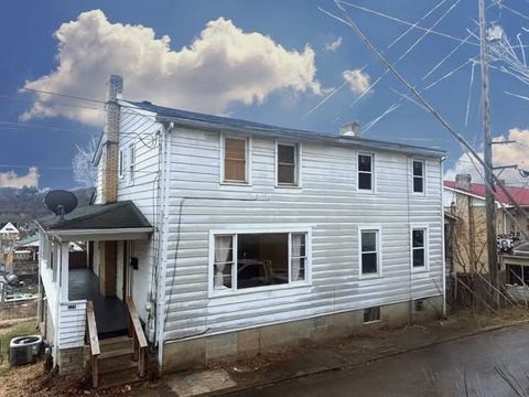 Photo of 121-123 Oak Ave, Kittanning, PA 16201 (MLS # 1735307)