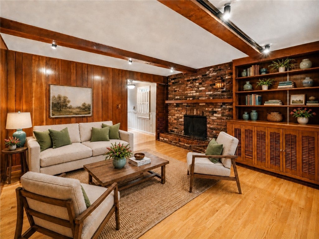 130 Laurelwood Dr