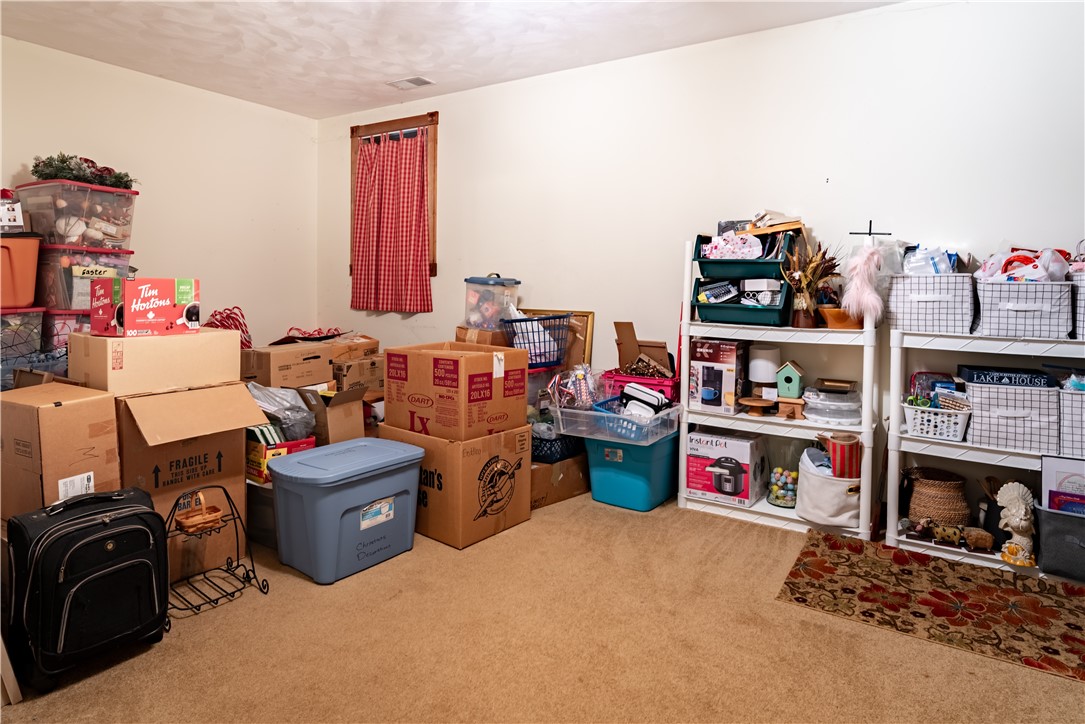 Franklin Twp, Pennsylvania 16001, United States, 8 Bedrooms Bedrooms, ,9 BathroomsBathrooms,Residential,Contingent,206249