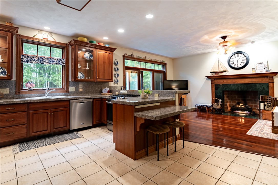 Franklin Twp, Pennsylvania 16001, United States, 8 Bedrooms Bedrooms, ,9 BathroomsBathrooms,Residential,Contingent,206249