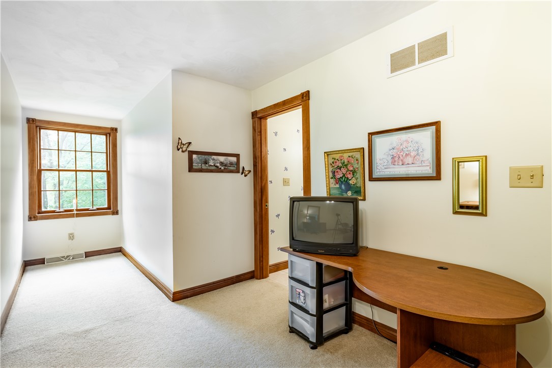 Franklin Twp, Pennsylvania 16001, United States, 8 Bedrooms Bedrooms, ,9 BathroomsBathrooms,Residential,Contingent,206249