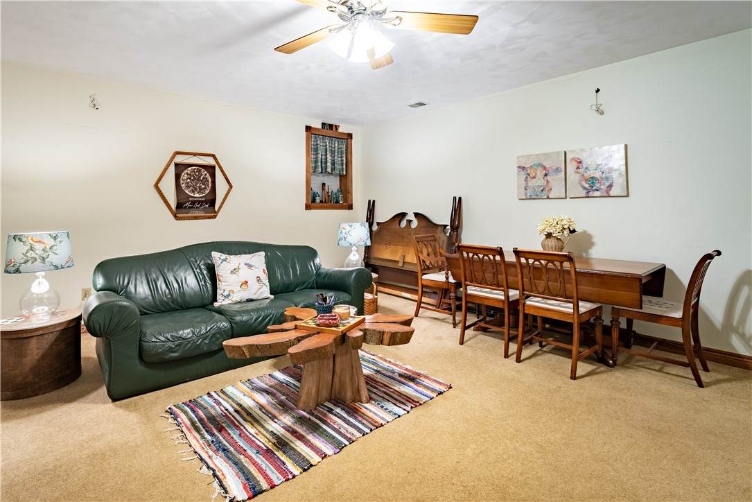 Franklin Twp, Pennsylvania 16001, United States, 8 Bedrooms Bedrooms, ,9 BathroomsBathrooms,Residential,Contingent,206249