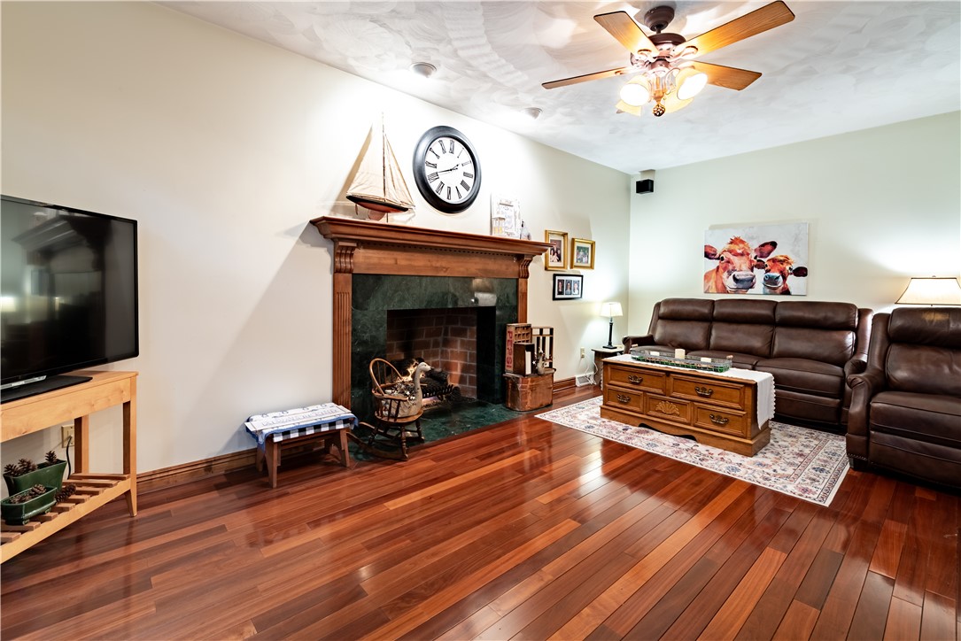 Franklin Twp, Pennsylvania 16001, United States, 8 Bedrooms Bedrooms, ,9 BathroomsBathrooms,Residential,Contingent,206249