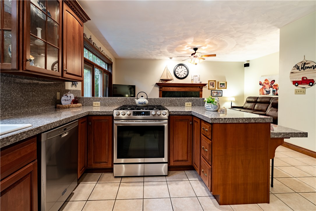 Franklin Twp, Pennsylvania 16001, United States, 8 Bedrooms Bedrooms, ,9 BathroomsBathrooms,Residential,Contingent,206249