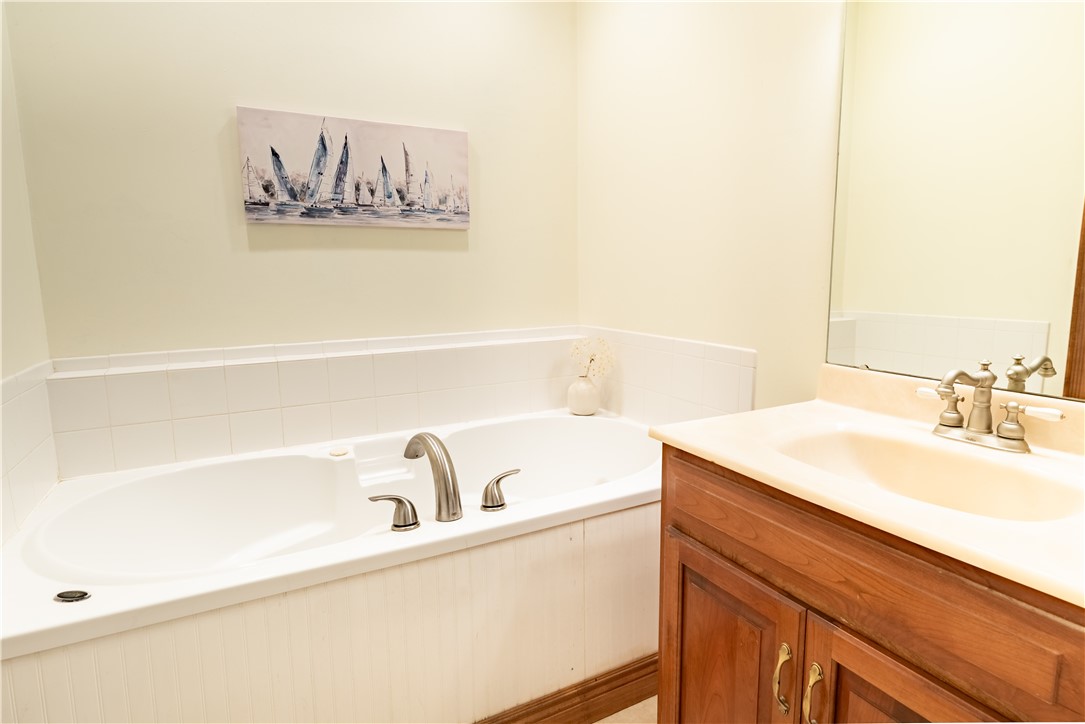 Franklin Twp, Pennsylvania 16001, United States, 8 Bedrooms Bedrooms, ,9 BathroomsBathrooms,Residential,Contingent,206249