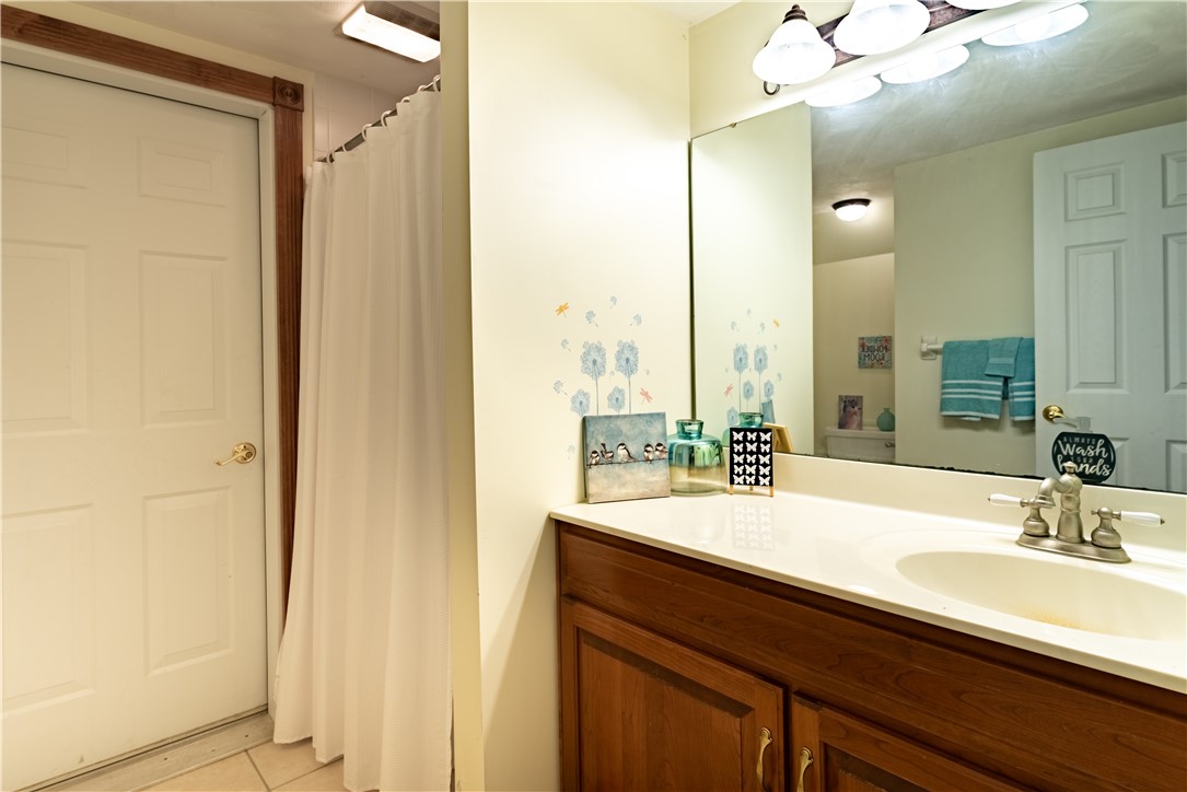 Franklin Twp, Pennsylvania 16001, United States, 8 Bedrooms Bedrooms, ,9 BathroomsBathrooms,Residential,Contingent,206249