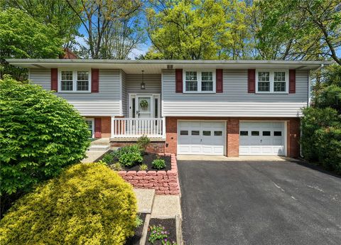 Photo of 3008 Mcclellan Dr, Greensburg, PA 15601 (MLS # 1752081)