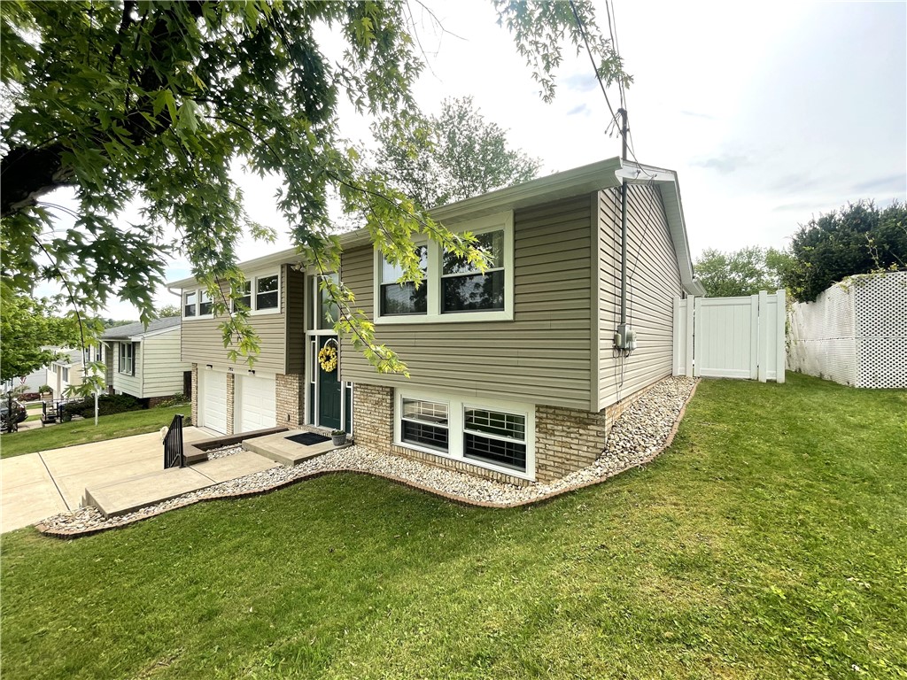 592 Surfside Dr
