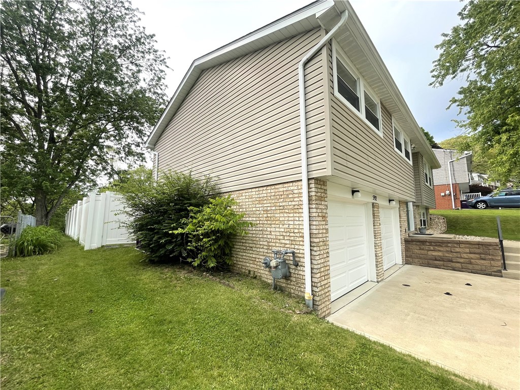 592 Surfside Dr