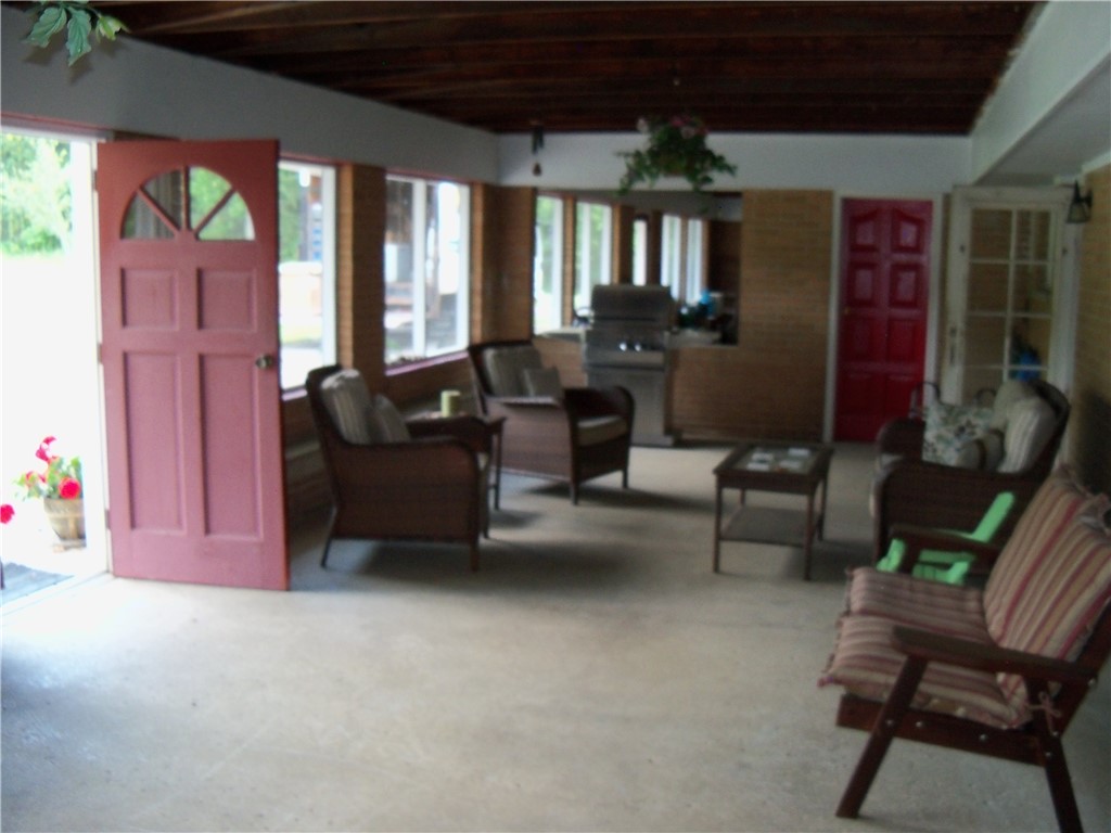 Neshannock Twp, Pennsylvania 16105, United States, 3 Bedrooms Bedrooms, ,2 BathroomsBathrooms,Residential,Active,47915