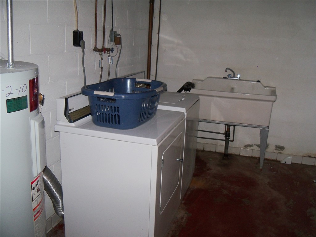 Neshannock Twp, Pennsylvania 16105, United States, 3 Bedrooms Bedrooms, ,2 BathroomsBathrooms,Residential,Active,47915