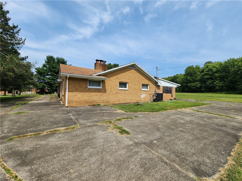 Neshannock Twp, Pennsylvania 16105, United States, 3 Bedrooms Bedrooms, ,2 BathroomsBathrooms,Residential,Active,47915