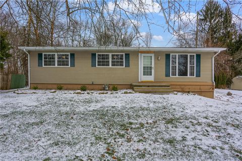 Photo of 16 Birch Dr, Greenville, PA 16125 (MLS # 1741059)