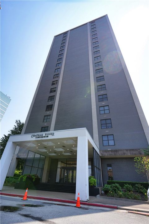 Photo of 112 Washington Pl #18A, Pittsburgh, PA 15219 (MLS # 1746044)