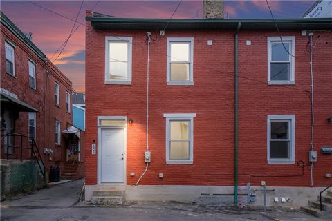 Photo of 1240 Butterfield Way, Pittsburgh, PA 15212 (MLS # 1733191)