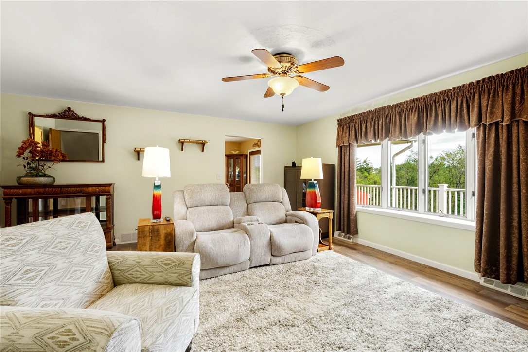 Mt Pleasant Twp, Pennsylvania 15340, United States, 3 Bedrooms Bedrooms, ,3 BathroomsBathrooms,Residential,Active,219657