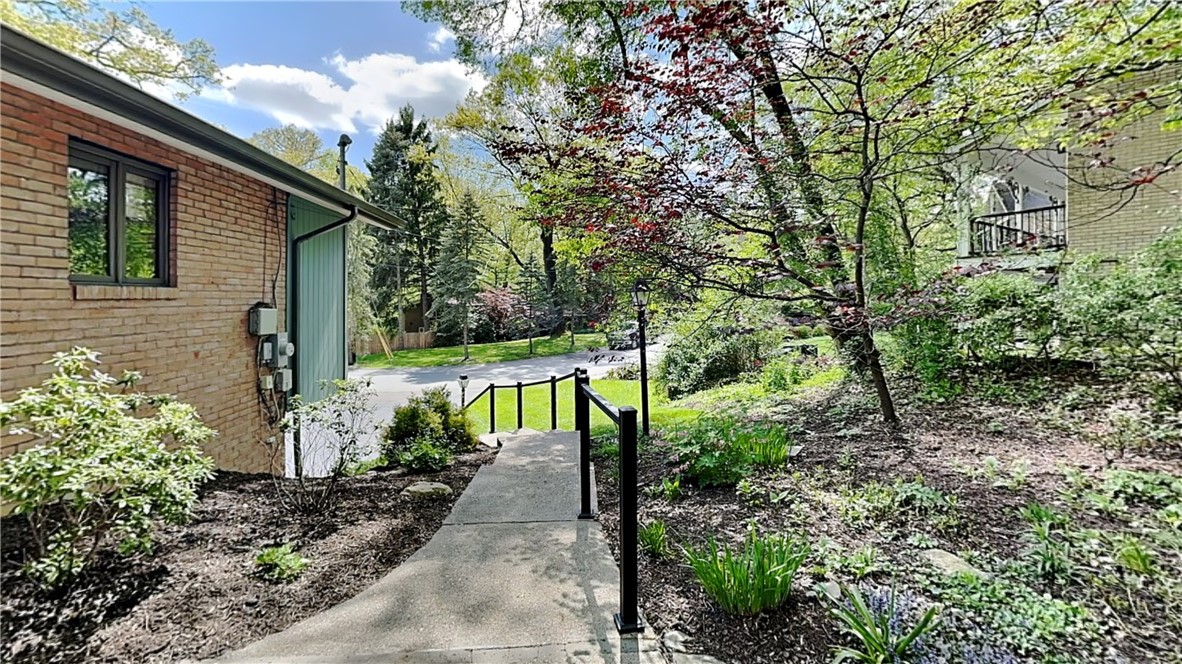 Ross Twp, Pennsylvania 15229, United States, 3 Bedrooms Bedrooms, ,3 BathroomsBathrooms,Residential,Pending,129017