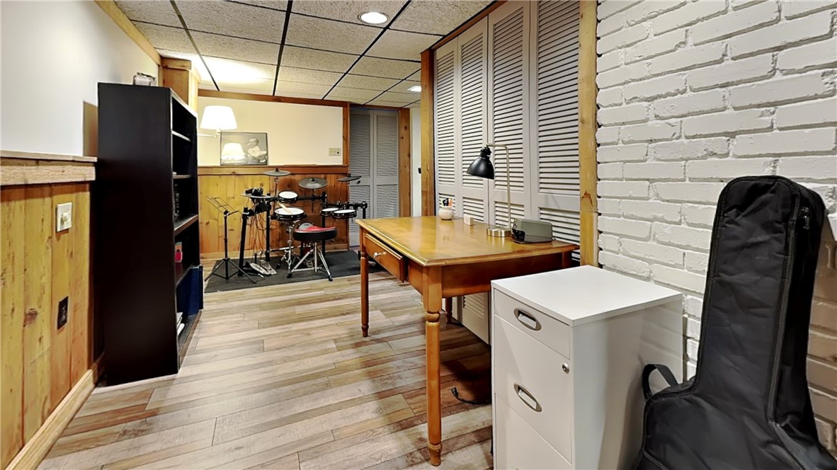 Ross Twp, Pennsylvania 15229, United States, 3 Bedrooms Bedrooms, ,3 BathroomsBathrooms,Residential,Pending,129017