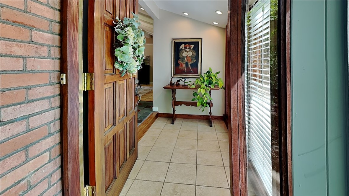 Ross Twp, Pennsylvania 15229, United States, 3 Bedrooms Bedrooms, ,3 BathroomsBathrooms,Residential,Pending,129017