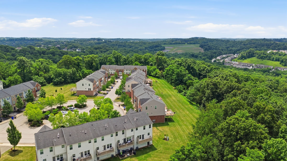 805 Pointe View Drive