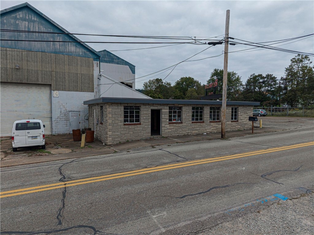 621 Railroad Avenue