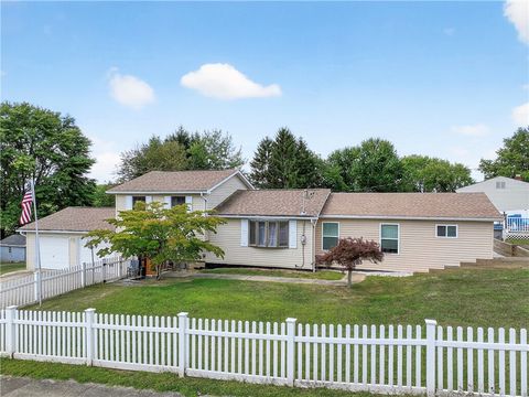 Photo of 101 Cranbrooke Dr, Coraopolis, PA 15108 (MLS # 1735921)