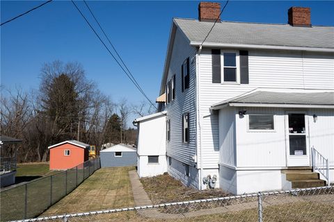 Photo of 1113 B St, Latrobe, PA 15650 (MLS # 1740582)
