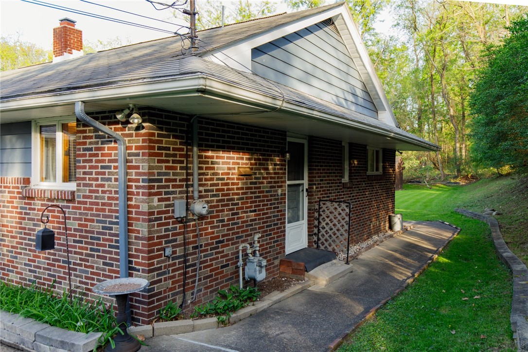 Moon/Crescent Twp, Pennsylvania 15046, United States, 3 Bedrooms Bedrooms, ,2 BathroomsBathrooms,Residential,Active,89071