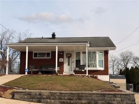 Photo of 212 Kingston Dr, Pittsburgh, PA 15235 (MLS # 1737305)