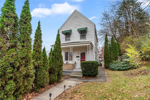 Photo of 821 George St, Coraopolis, PA 15108 (MLS # 1733404)