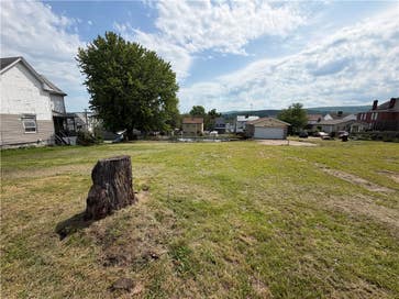317 S 9th St Connellsville PA 15425