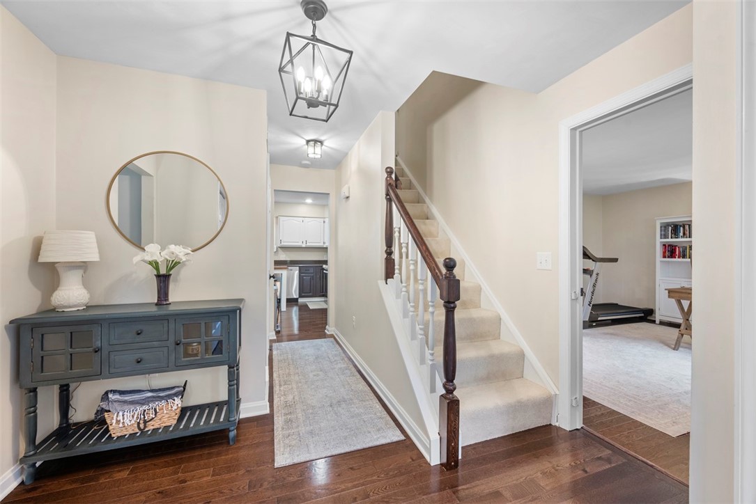 7028 Franklin