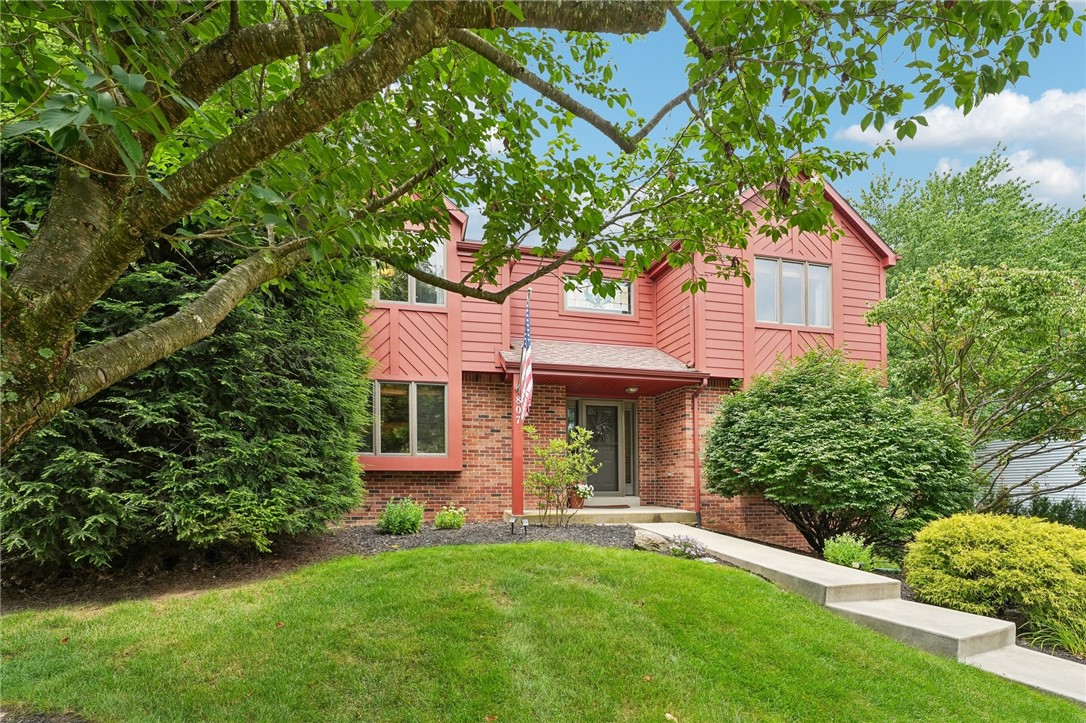 807 Hillcrest Circle