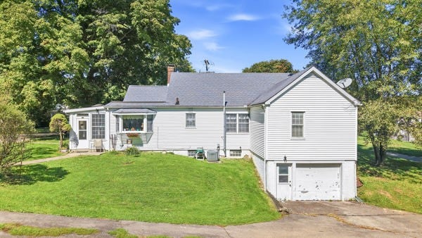 3061 Main St