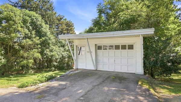 3061 Main St