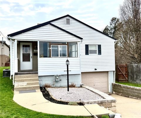 Photo of 1506 Glenn St, Natrona Heights, PA 15065 (MLS # 1747080)