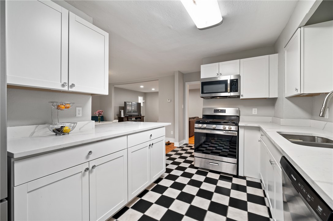 Squirrel Hill, Pennsylvania 15217, United States, 3 Bedrooms Bedrooms, ,1 BathroomBathrooms,Residential,Contingent,103863