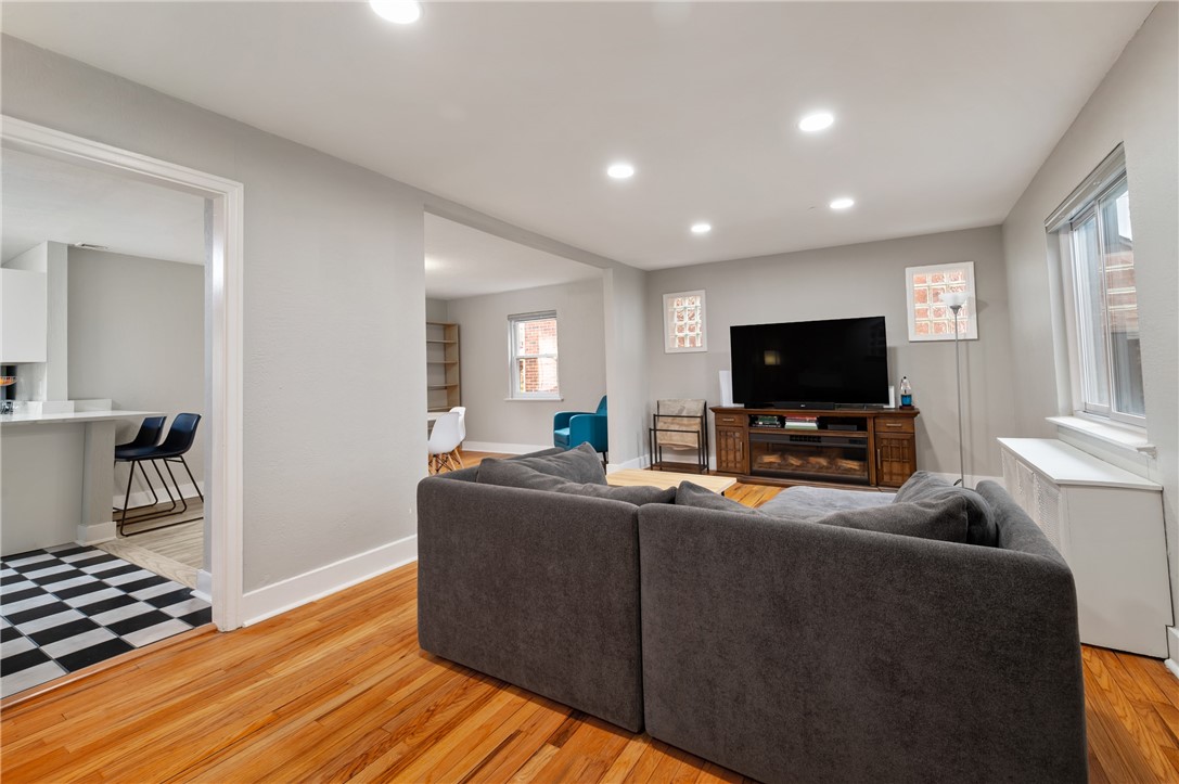 Squirrel Hill, Pennsylvania 15217, United States, 3 Bedrooms Bedrooms, ,1 BathroomBathrooms,Residential,Contingent,103863