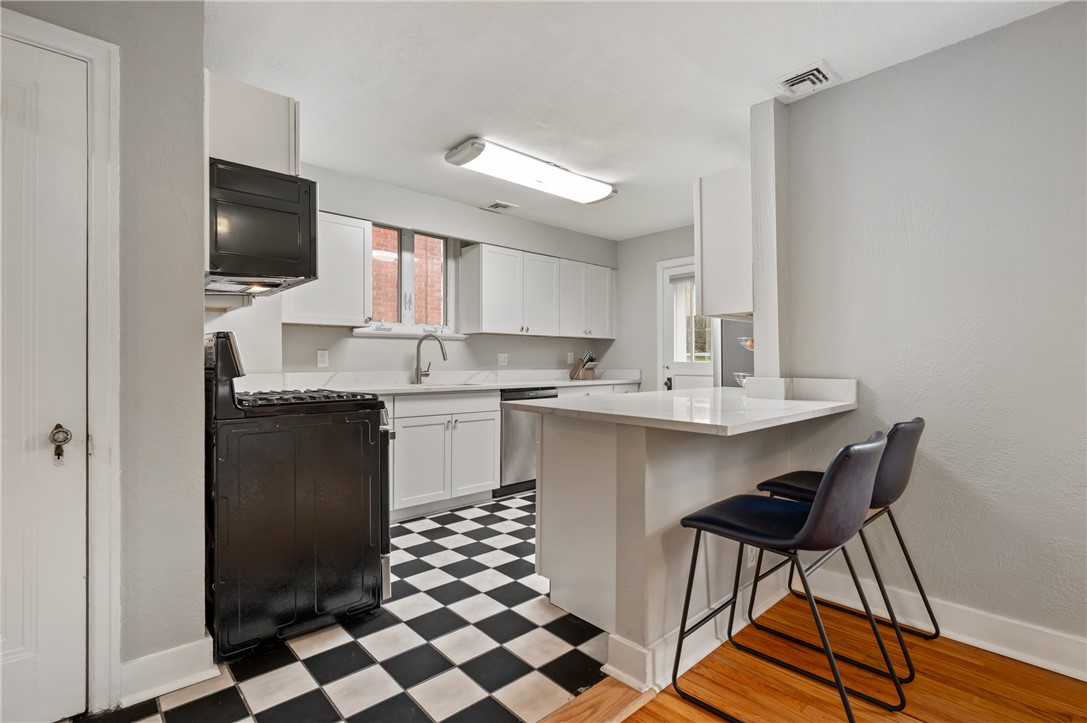 Squirrel Hill, Pennsylvania 15217, United States, 3 Bedrooms Bedrooms, ,1 BathroomBathrooms,Residential,Contingent,103863