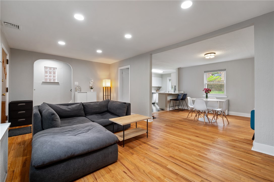 Squirrel Hill, Pennsylvania 15217, United States, 3 Bedrooms Bedrooms, ,1 BathroomBathrooms,Residential,Contingent,103863