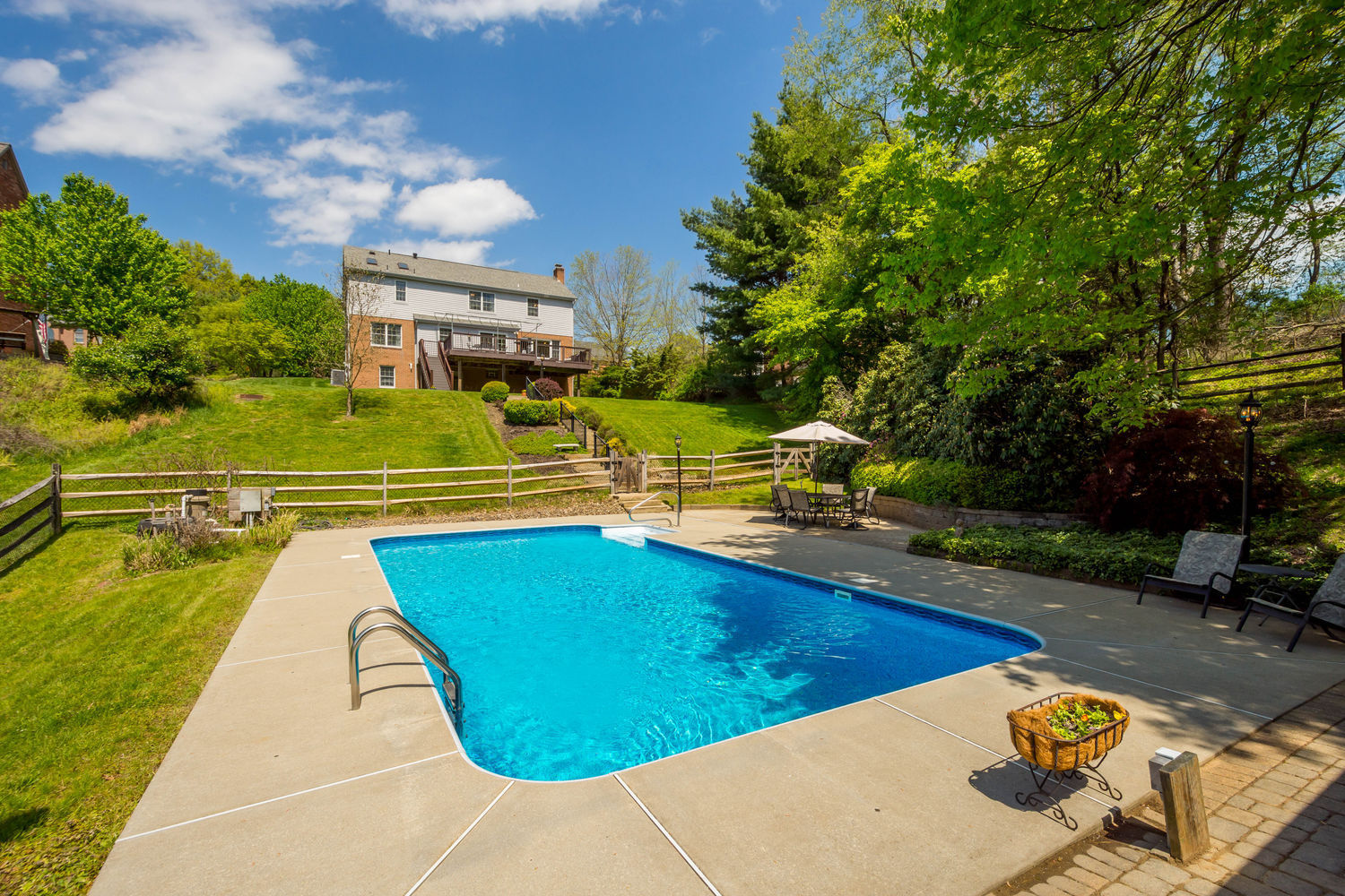 102 Foxwood Drive