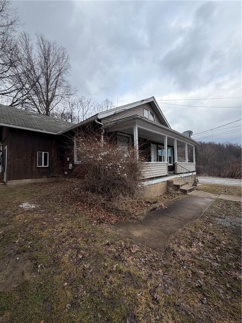 Photo of 817 Thompson St #B, Turtle Creek, PA 15145 (MLS # 1741693)