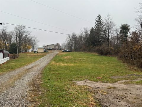 Photo of 287 Hopwood Coolspring Rd, Hopwood, PA 15445 (MLS # 1731369)