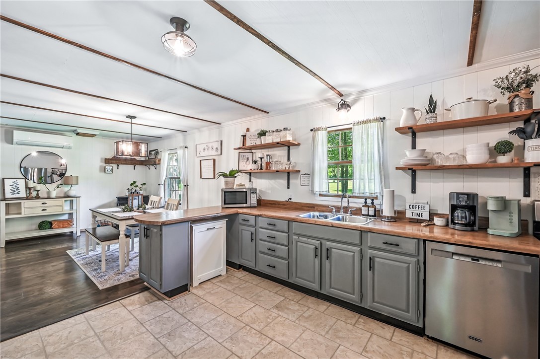 Conneaut Twp, Pennsylvania 16424, United States, 2 Bedrooms Bedrooms, ,2 BathroomsBathrooms,Residential,Active,165096