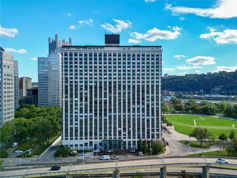 Condo For Sale - 320 Fort Duquesne Blvd #19L<br/> Downtown Pgh, PA 15222