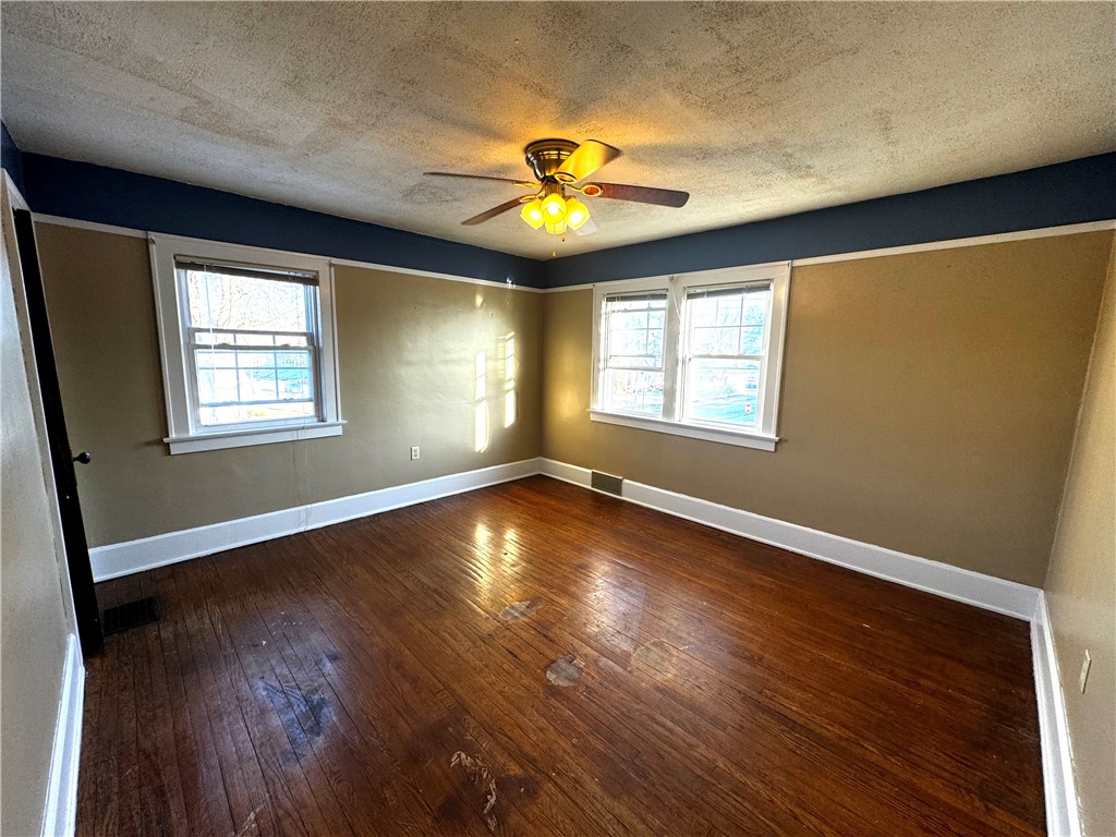 New Castle/2nd, Pennsylvania 16105, United States, 3 Bedrooms Bedrooms, ,1 BathroomBathrooms,Residential,Contingent,77297