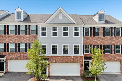 Photo of 202 Faulk Dr, Warrendale, PA 15086 (MLS # 1758064)