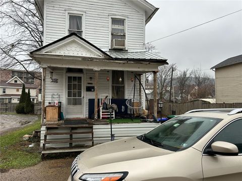 Photo of 1220 Railroad St, Franklin, PA 16323 (MLS # 1736992)