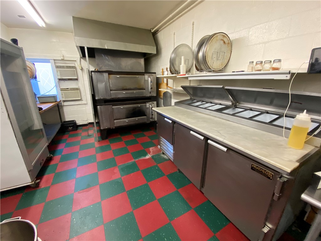 Greenville Boro - Mer, Pennsylvania 16125, United States, ,Commercial,Active,15715