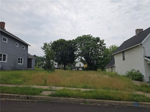 Vacant Land For Sale - 420 Waldo St St<br/> New Castle, PA 16101